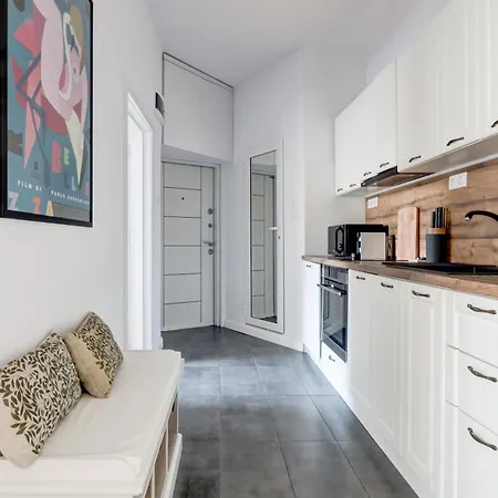 Cozy Bright Space In The Heart Of Women's Market Apartment Sofia