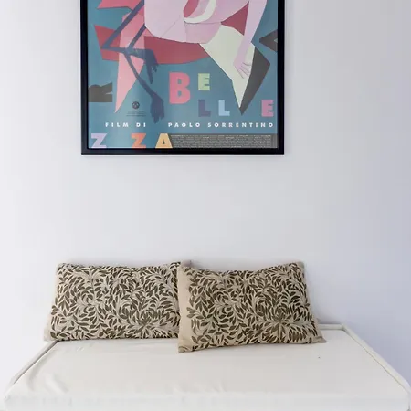 Cozy Bright Space In The Heart Of Women's Market