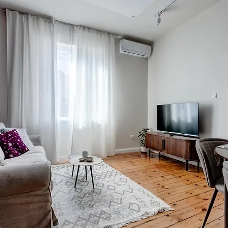 Cozy Bright Space In The Heart Of Women's Market