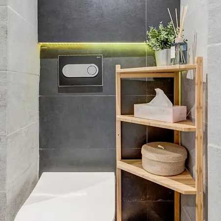Cozy Bright Space In The Heart Of Women's Market Apartment Sofia